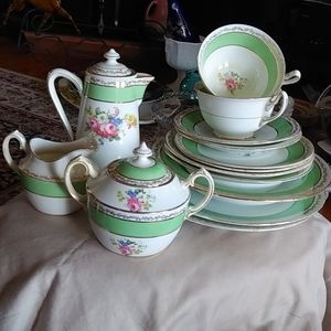 VINTAGE ENGLISH FENTON STUNNINGLY BEAUTIFUL &Elegant Green Floral Dinner/TEA Set